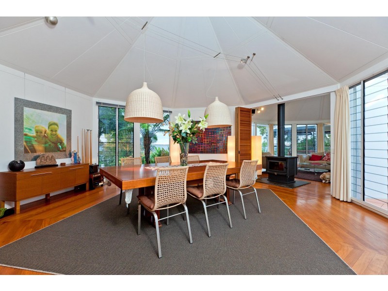 28 WILSONS ESPLANADE, Redland Bay QLD 4165