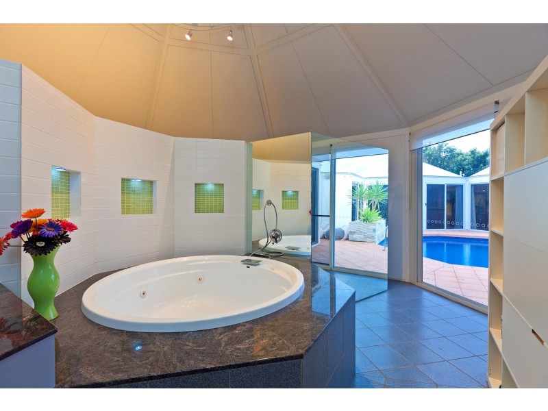 28 WILSONS ESPLANADE, Redland Bay QLD 4165