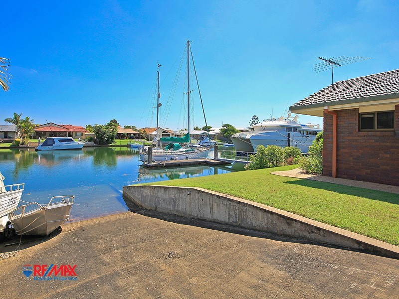 14 Bowsprit Parade, Raby Bay QLD 4163