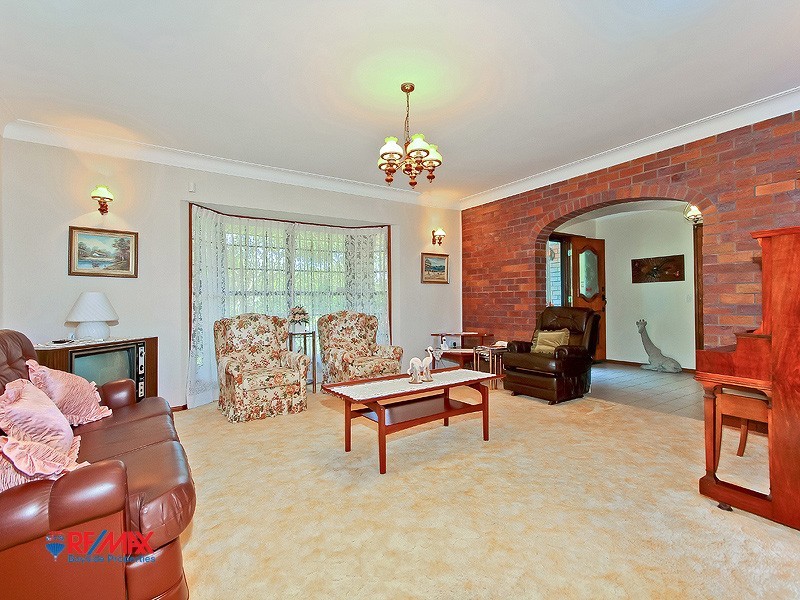 14 Bowsprit Parade, Raby Bay QLD 4163