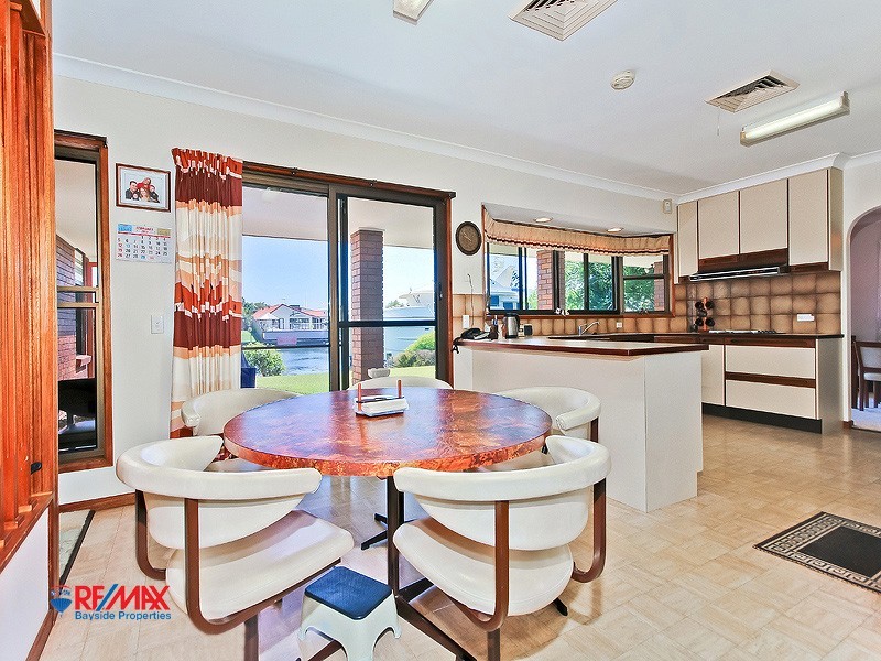 14 Bowsprit Parade, Raby Bay QLD 4163