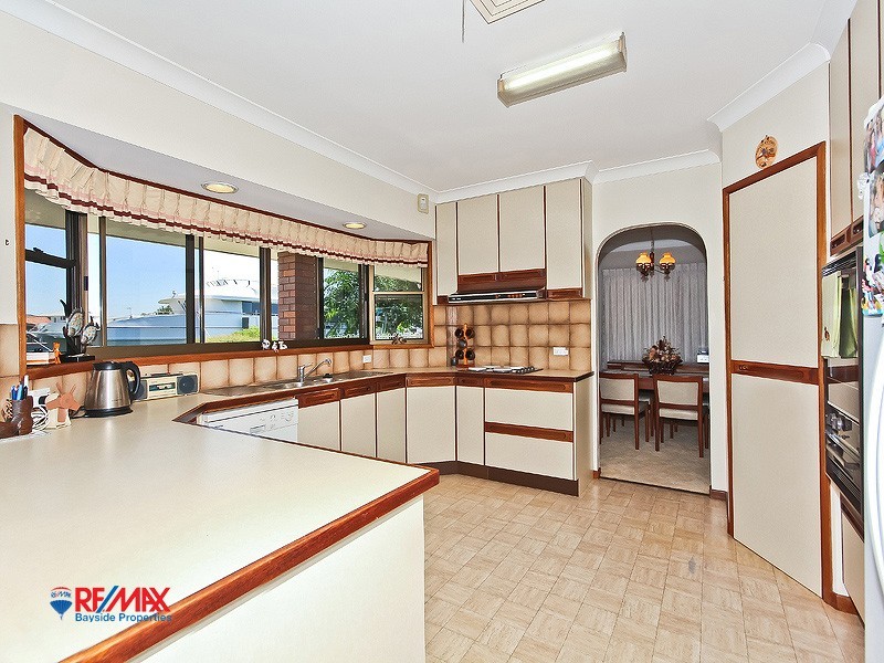 14 Bowsprit Parade, Raby Bay QLD 4163