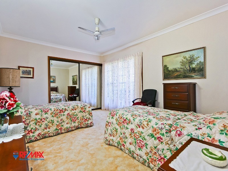 14 Bowsprit Parade, Raby Bay QLD 4163