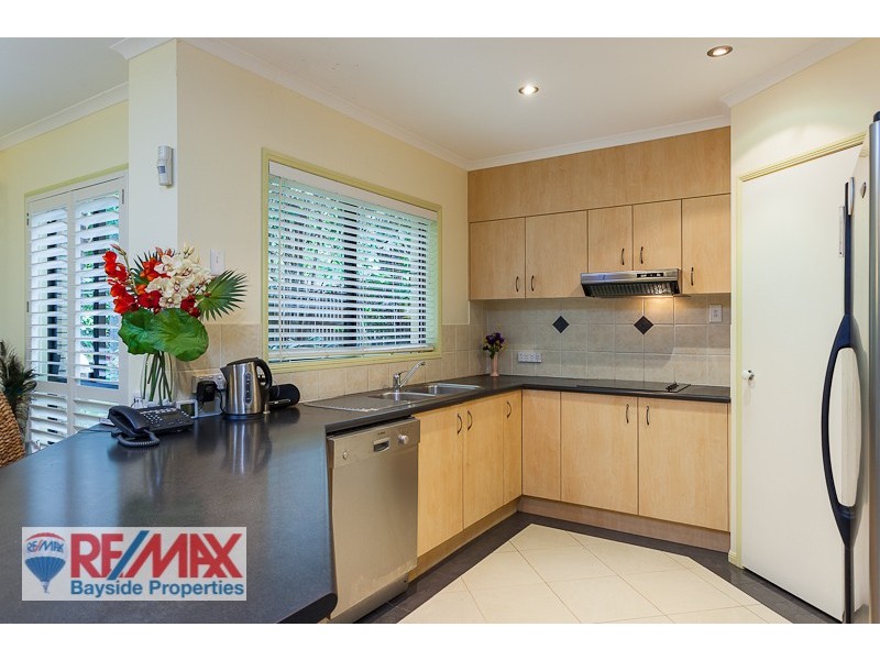 12 Blackthorne St, Ormiston QLD 4160