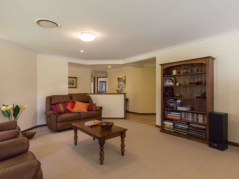 15 Lockitt Place, Ormiston QLD 4160