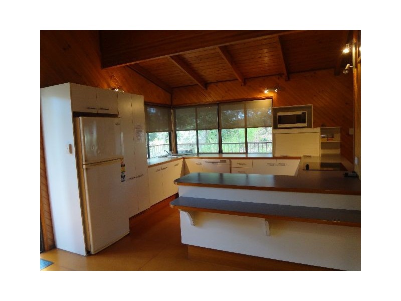 17 merinda, Point Lookout QLD 4183