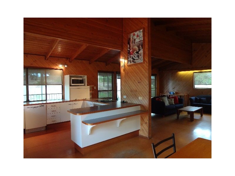 17 merinda, Point Lookout QLD 4183