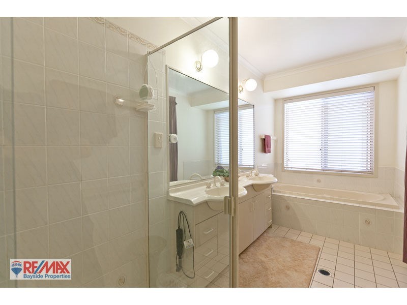 17 Macgregor Drive, Birkdale QLD 4159