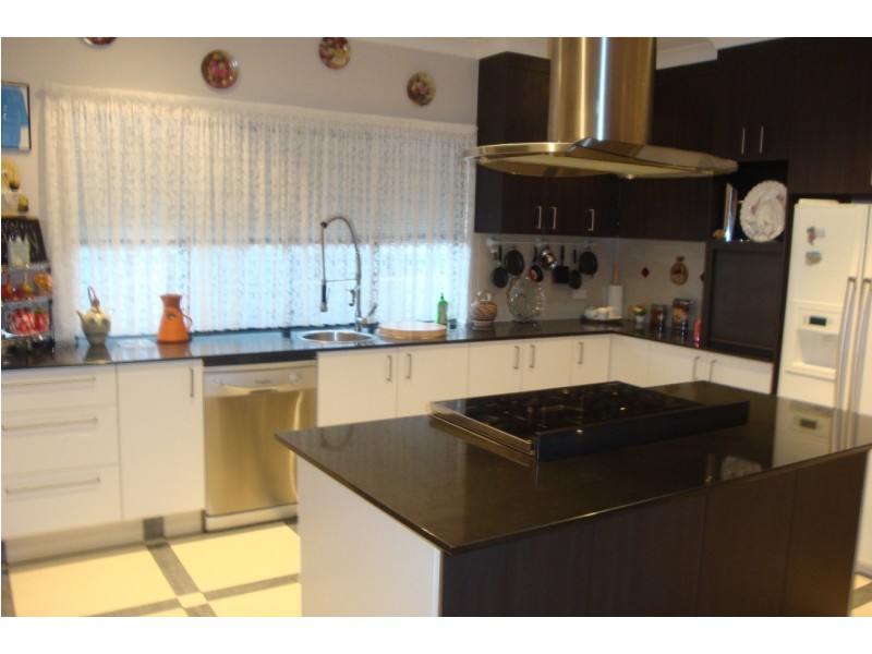 25 Caswell Cres, Redland Bay QLD 4165