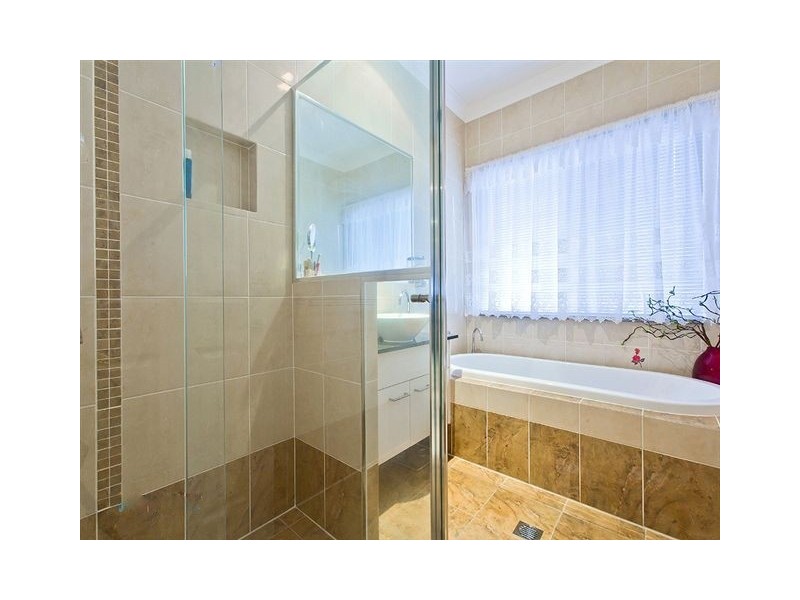 25 Caswell Cres, Redland Bay QLD 4165