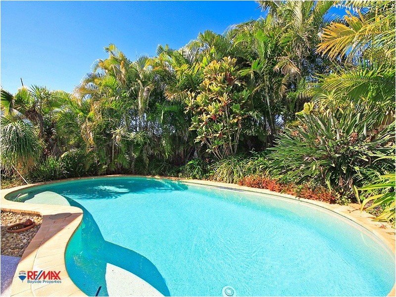 1 CRESTWOOD CLOSE, Ormiston QLD 4160