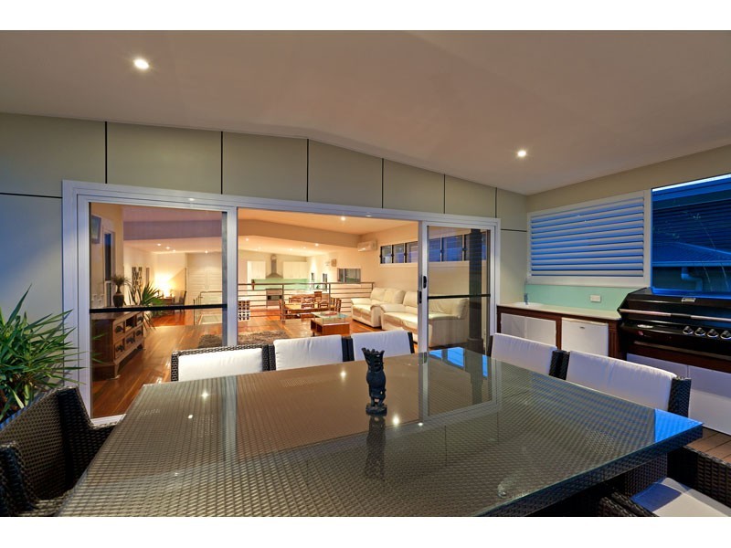 803 The Esplanade, Lota QLD 4179