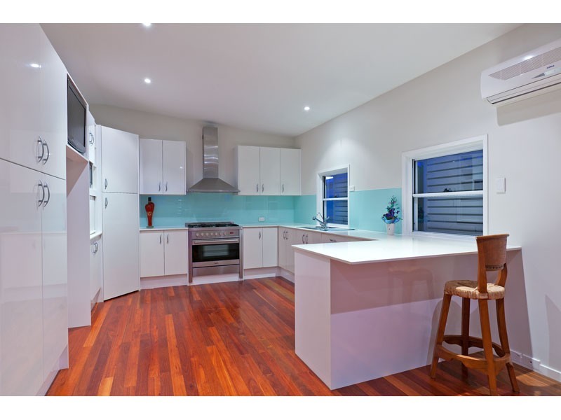 803 The Esplanade, Lota QLD 4179