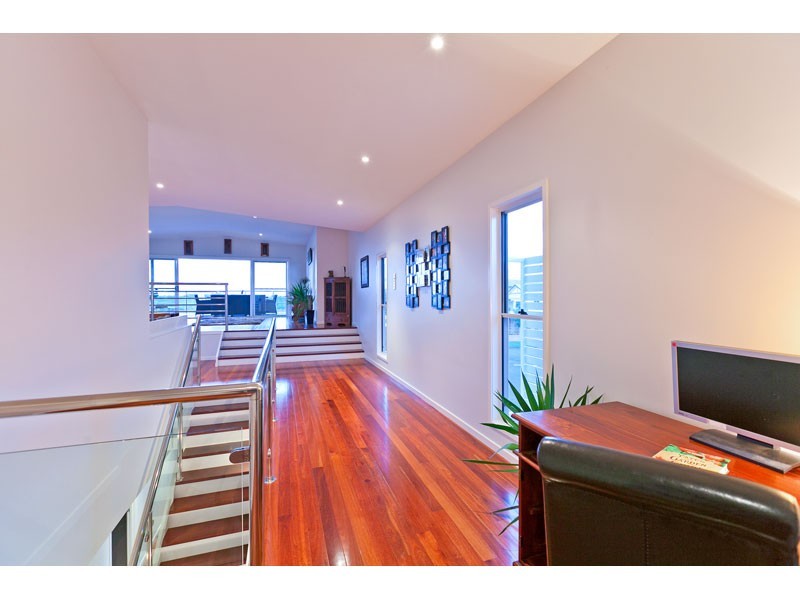 803 The Esplanade, Lota QLD 4179