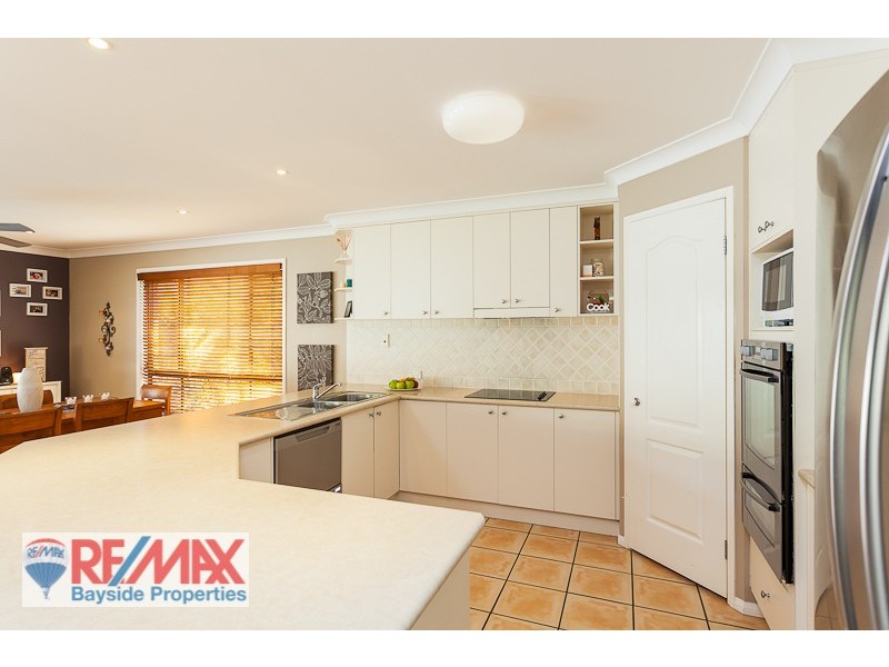 4 Penzance Drive, Redland Bay QLD 4165
