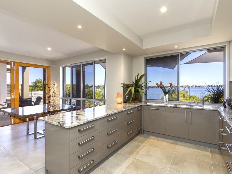 9 White St, Victoria Point QLD 4165