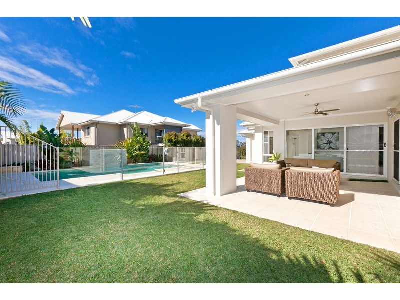 69 Penzance Drive, Redland Bay QLD 4165