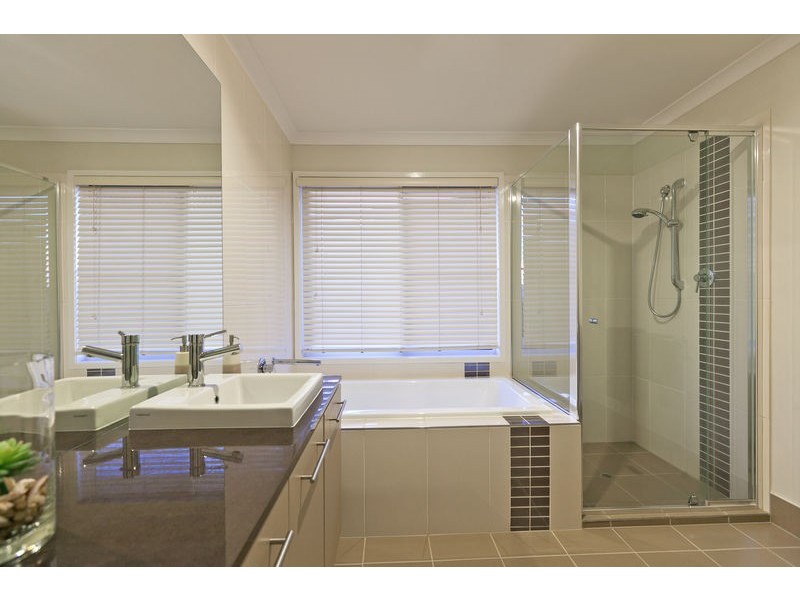 69 Penzance Drive, Redland Bay QLD 4165