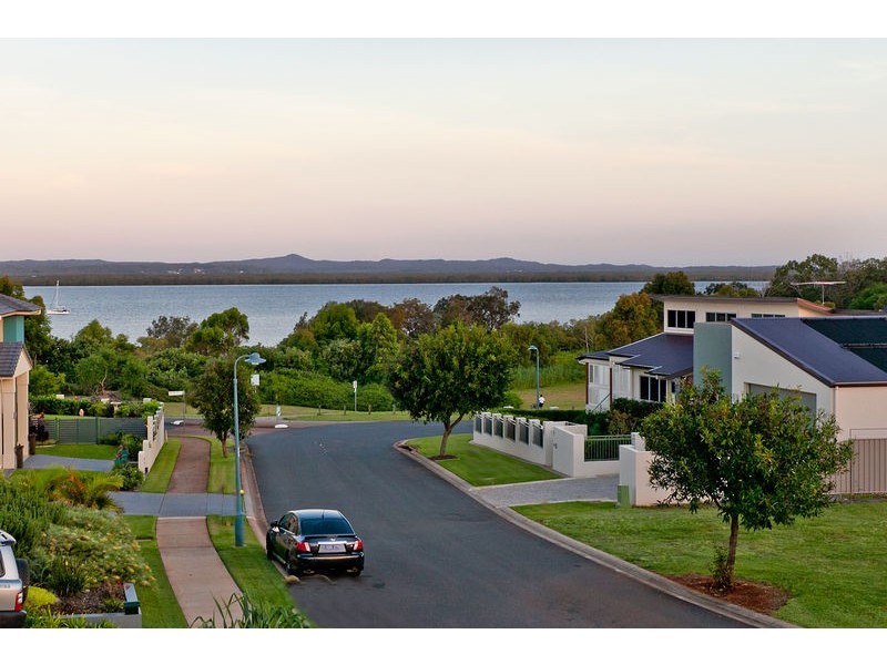 69 Penzance Drive, Redland Bay QLD 4165