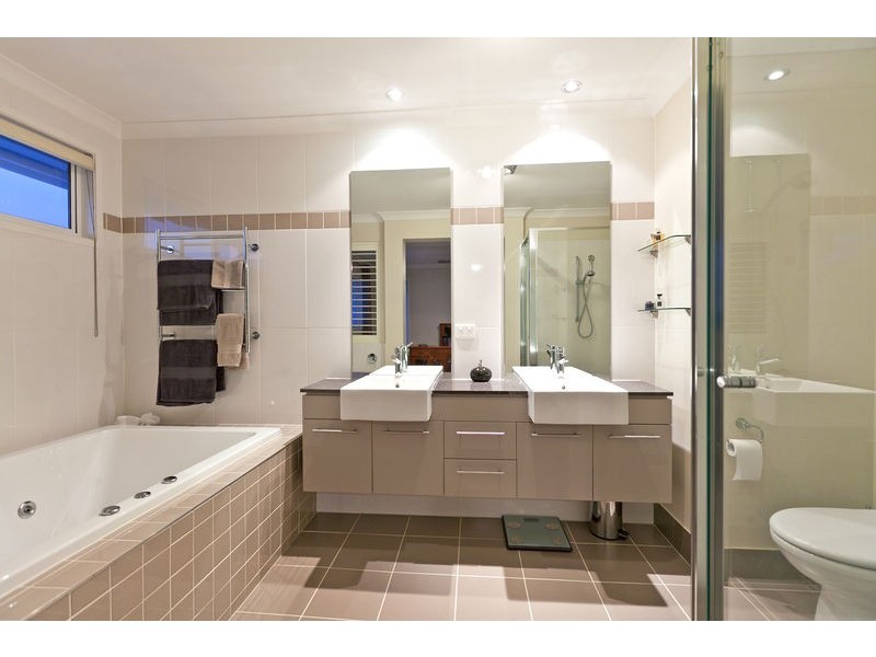 69 Penzance Drive, Redland Bay QLD 4165