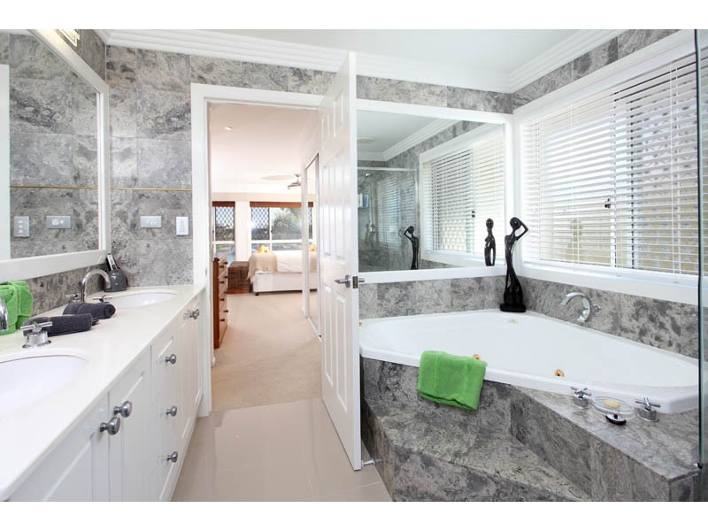 12 Caravel Court, Raby Bay QLD 4163