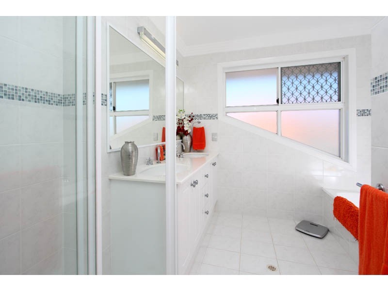 12 Caravel Court, Raby Bay QLD 4163