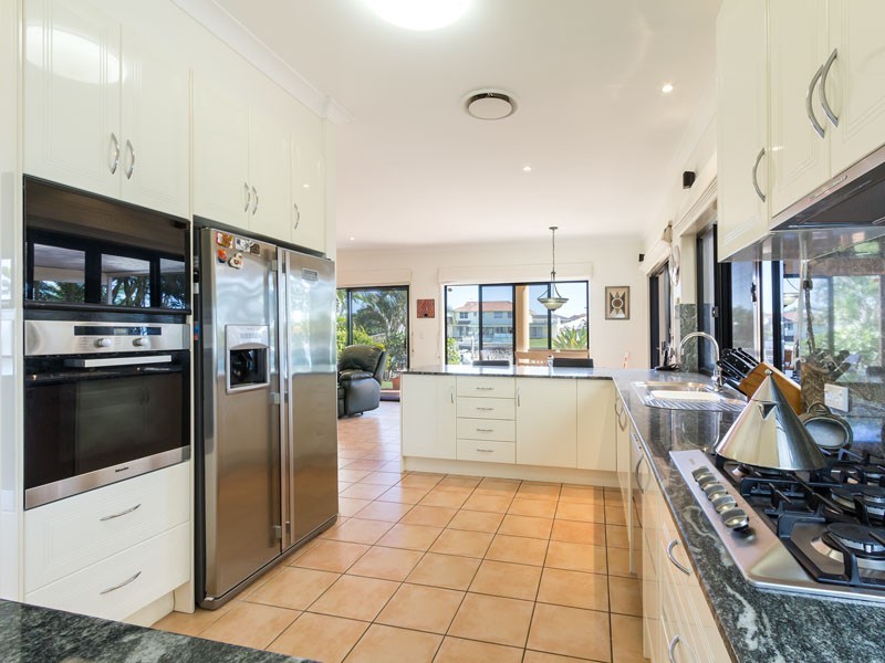 17 Voyagers Court, Raby Bay QLD 4163