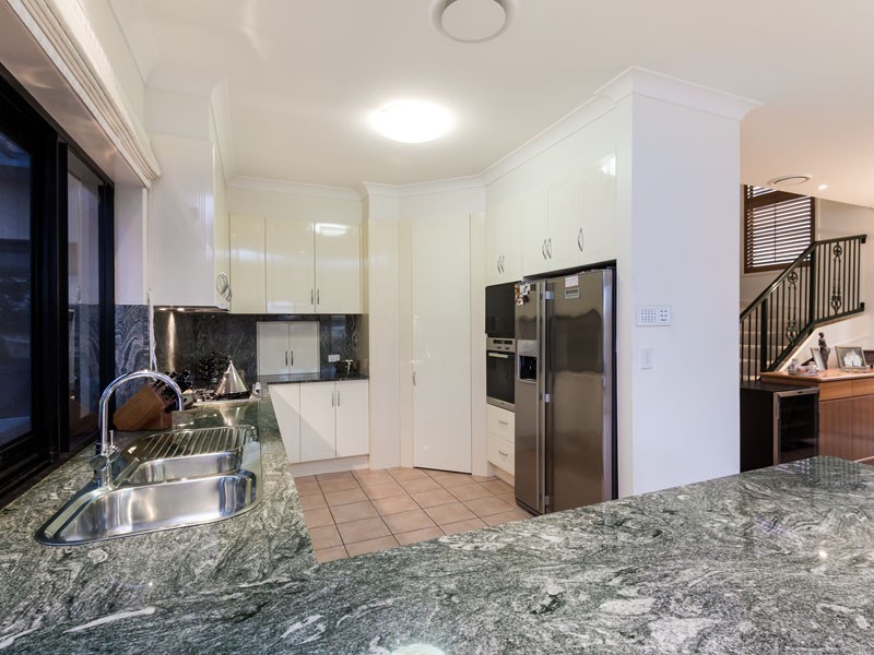 17 Voyagers Court, Raby Bay QLD 4163