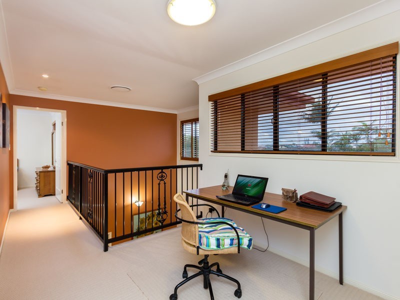 17 Voyagers Court, Raby Bay QLD 4163