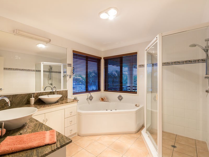 17 Voyagers Court, Raby Bay QLD 4163