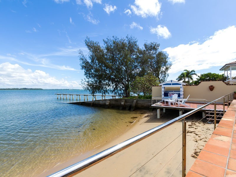 216 Shore Street North, Cleveland QLD 4163