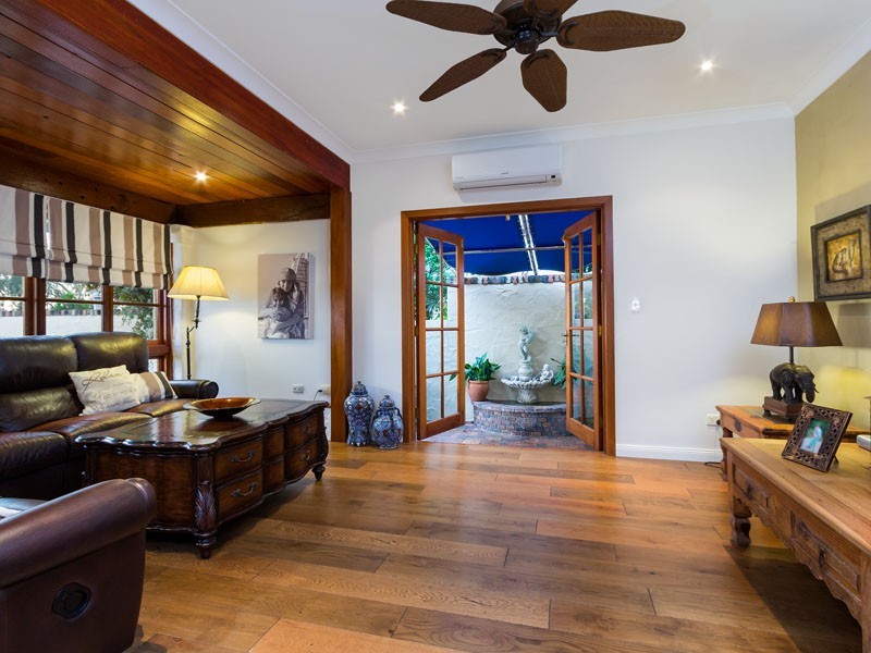 216 Shore Street North, Cleveland QLD 4163