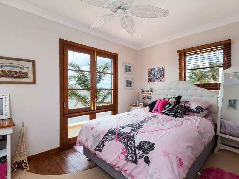 216 Shore Street North, Cleveland QLD 4163