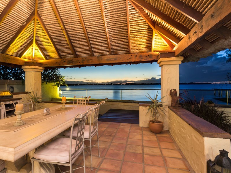 216 Shore Street North, Cleveland QLD 4163