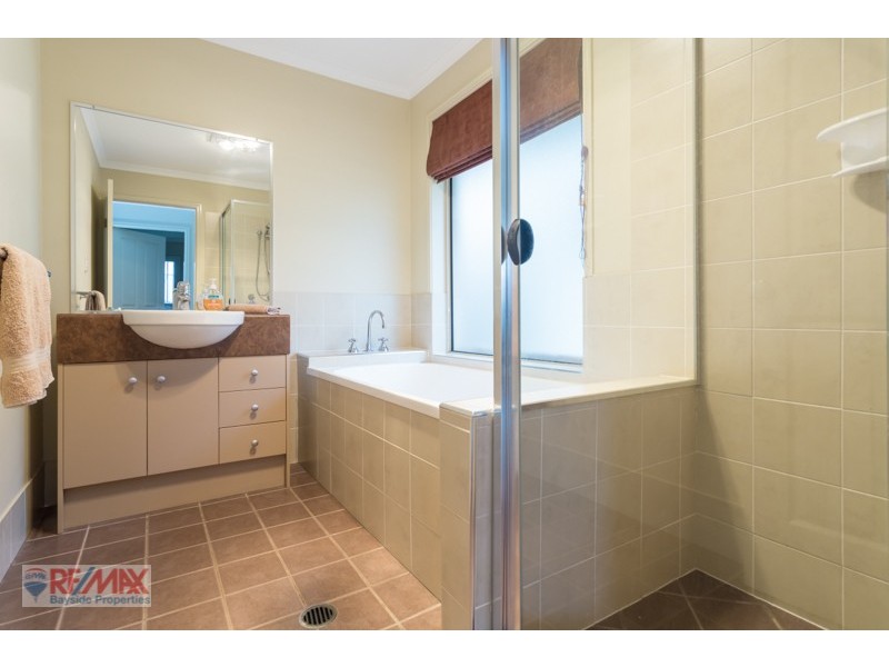 33 Aquila st, Redland Bay QLD 4165