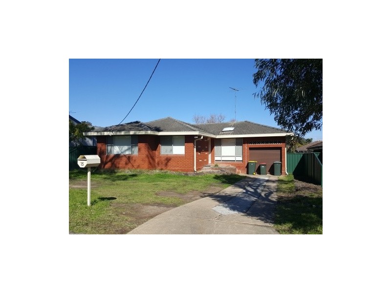 15 Wentworth Ave, Glenfield NSW 2167