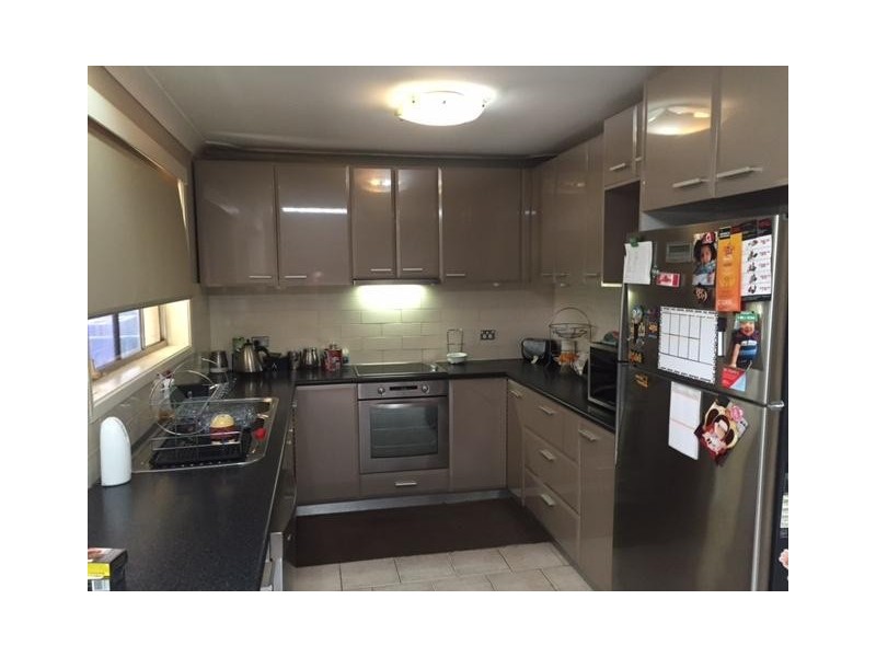 15 Wentworth Ave, Glenfield NSW 2167