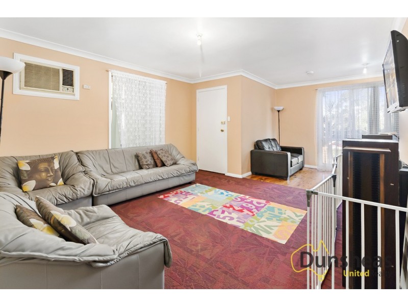 8 Cullen Place, Minto NSW 2566