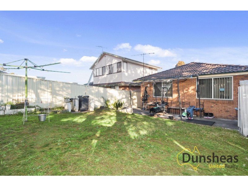 8 Cullen Place, Minto NSW 2566