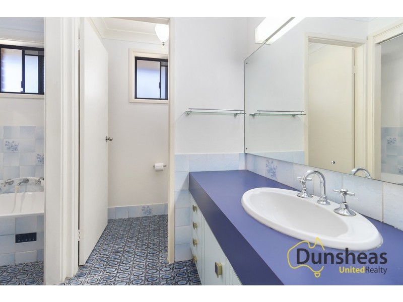 1 Kylie Place, Ingleburn NSW 2565