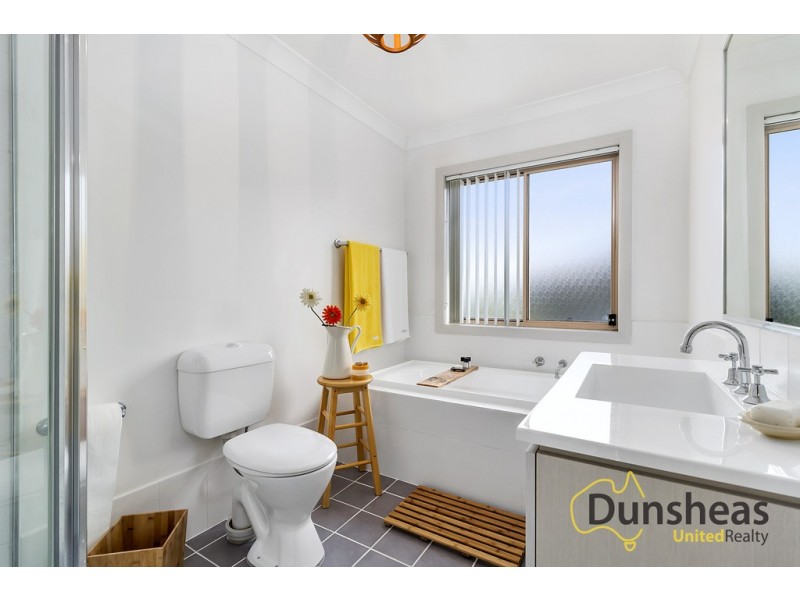 8 Glatton Road, Glenfield NSW 2167