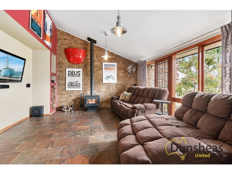 10 Mathis Place, Ingleburn NSW 2565