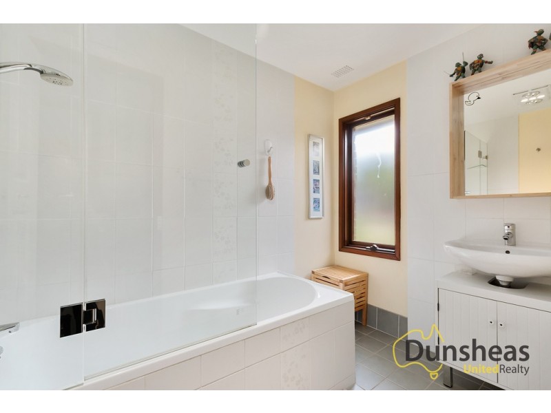 10 Mathis Place, Ingleburn NSW 2565