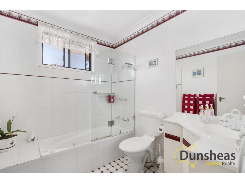 2/4-6 Francis Street, Minto NSW 2566