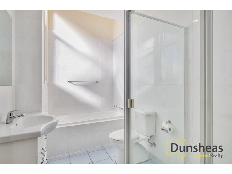 1/2 Myee Road, Macquarie Fields NSW 2564