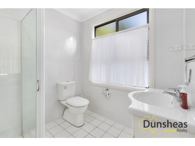 1/2 Myee Road, Macquarie Fields NSW 2564