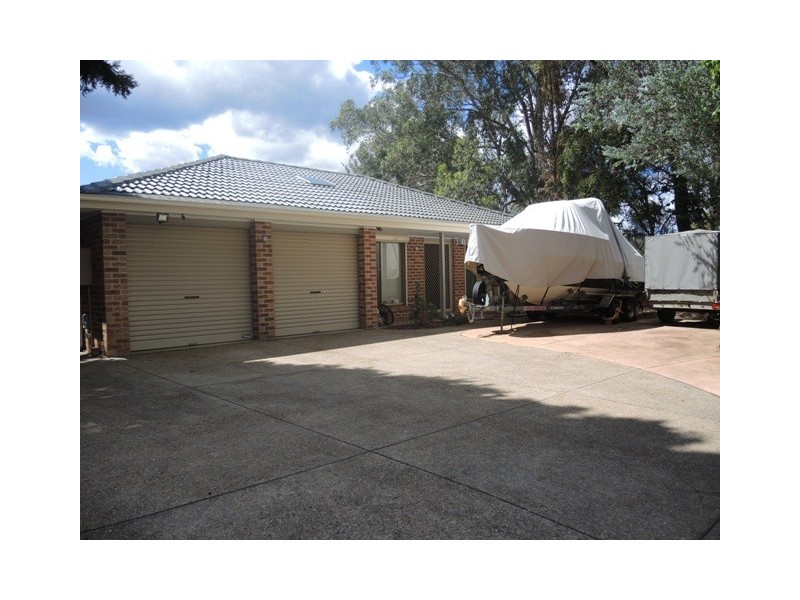 23 Aseki Avenue, Glenfield NSW 2167