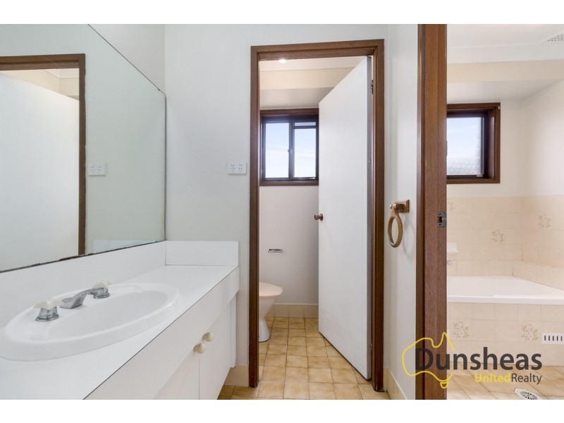 10 Leyland Place, Ingleburn NSW 2565