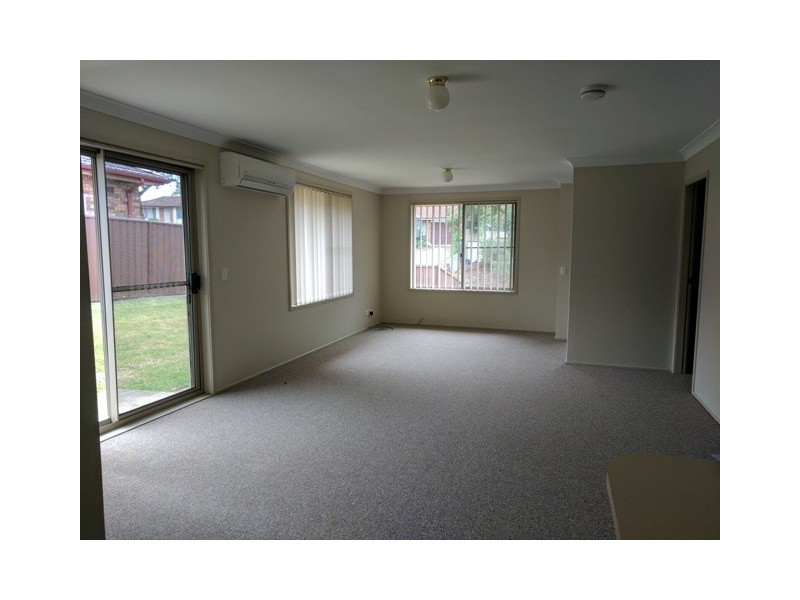 2/2 Amber Place, Eagle Vale NSW 2558