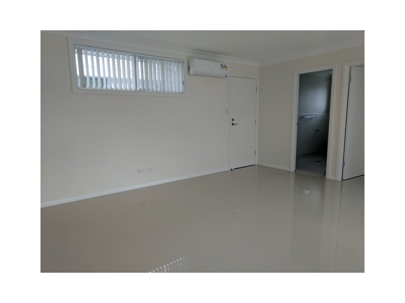 33A Trobriand Crescent, Glenfield NSW 2167